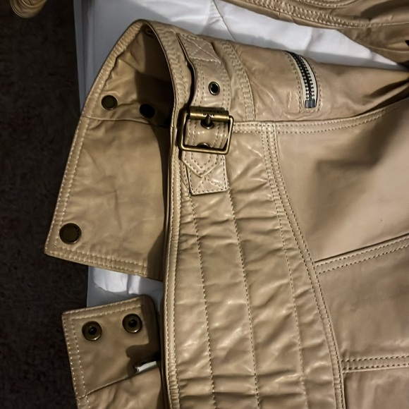 Women's Burberry leather jacket - Picture 12 of 14